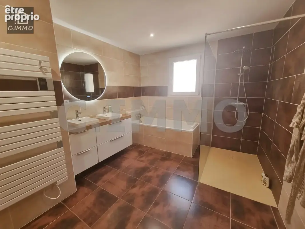 Grande villa de type 5 de PP de 139 m2 avec garage et piscine + hangar de 160 m2 - photo 11