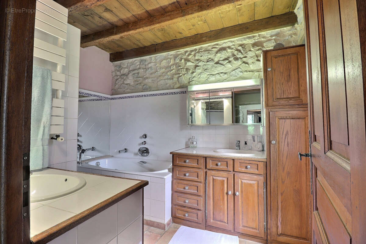 Maison à SAINT-QUENTIN-LA-POTERIE