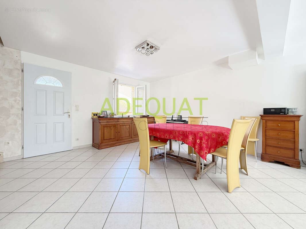 Maison mitoyenne / 4 chambres / terrasse 30m2 / garage attenant / parking ext... - photo 2