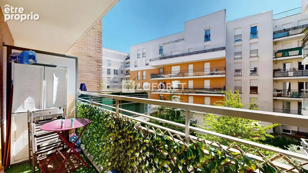 Nanterre  4 pieces + balcon + place de stationnement - photo 2