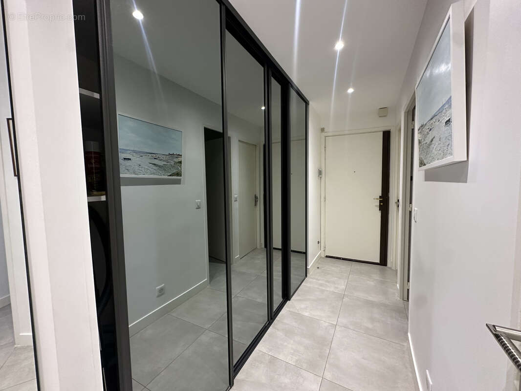Cannes 190m  du centre t3 70m2 refait terrasse 40m2 sud  2 parkings - photo 4