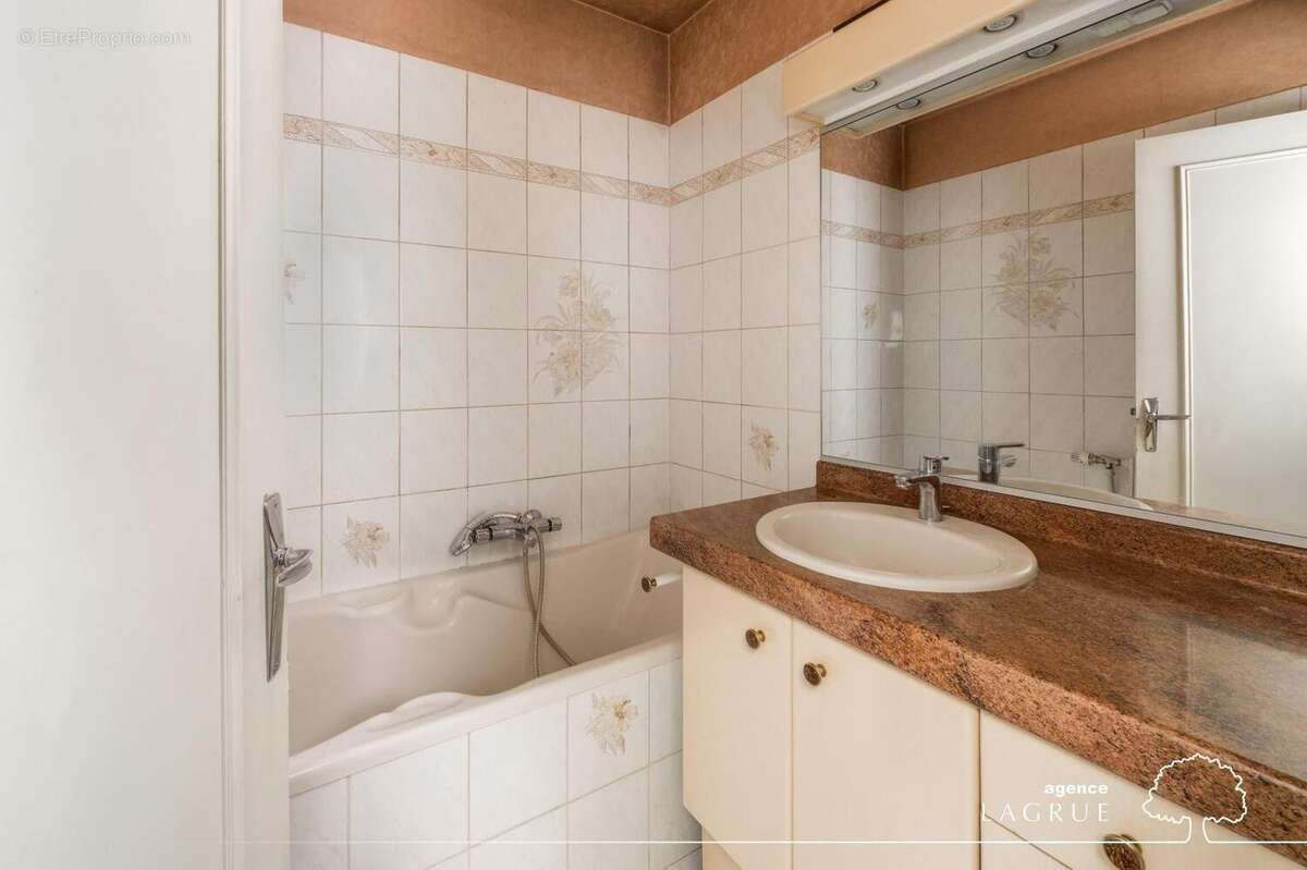   - Appartement à NEUVY