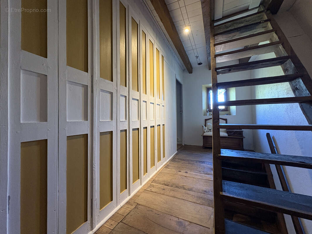 Ségur en Aveyron, Jolie maison au centre du village avec atelier/garage. - photo 6