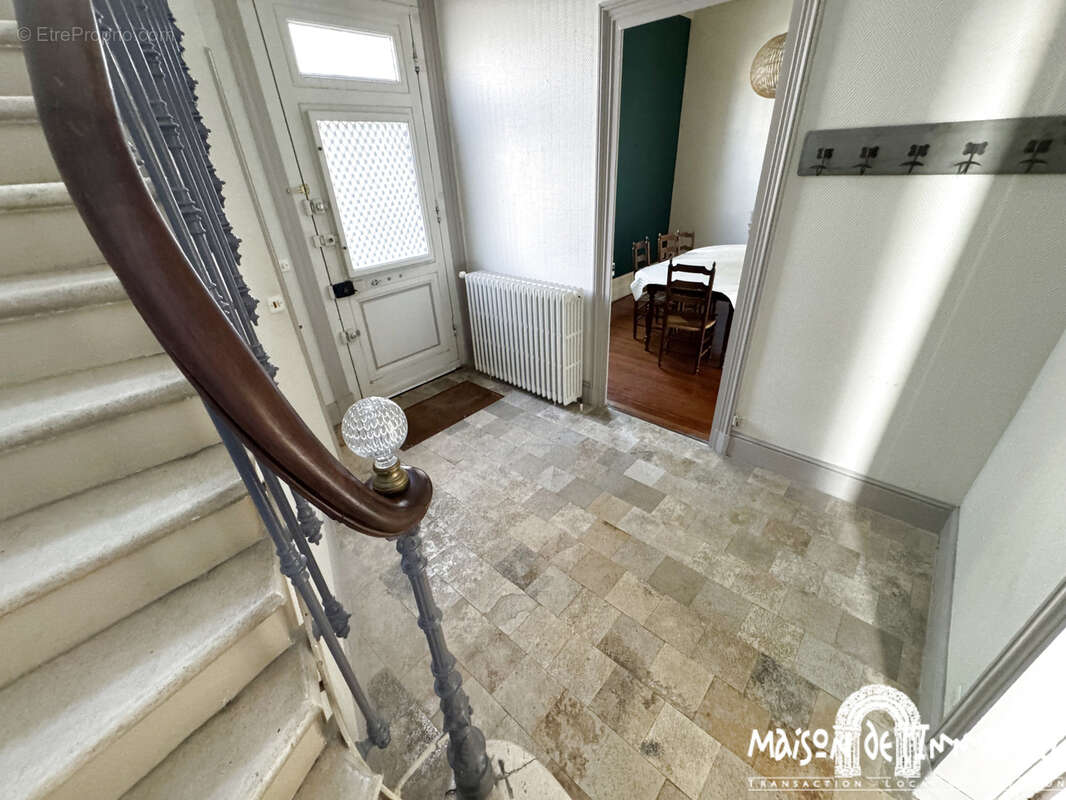 A vendre au cœur du centre-ville de COGNAC - Maison de charme - 256 m2 - 12 pièces - photo 6