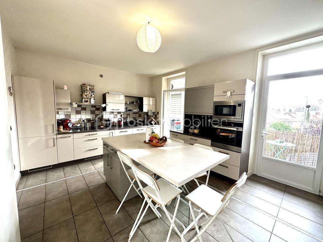 Appartement à LE COTEAU