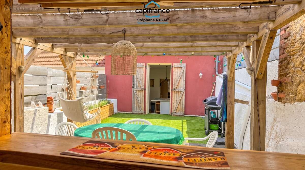 Dpt Lot et Garonne (47), à vendre FUMEL maison de ville P6 de 130 m² - Parcelle de 135m² - photo 4