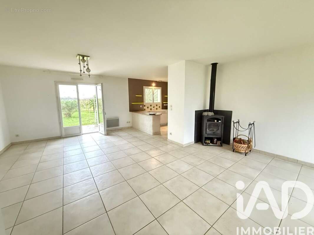 Photo 3 - Maison à MONTAZEAU