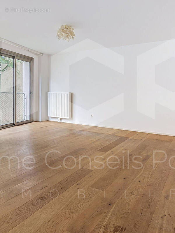 Appartement à PARIS-14E