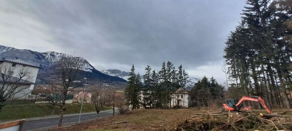 Terrain à SAINT-BONNET-EN-CHAMPSAUR