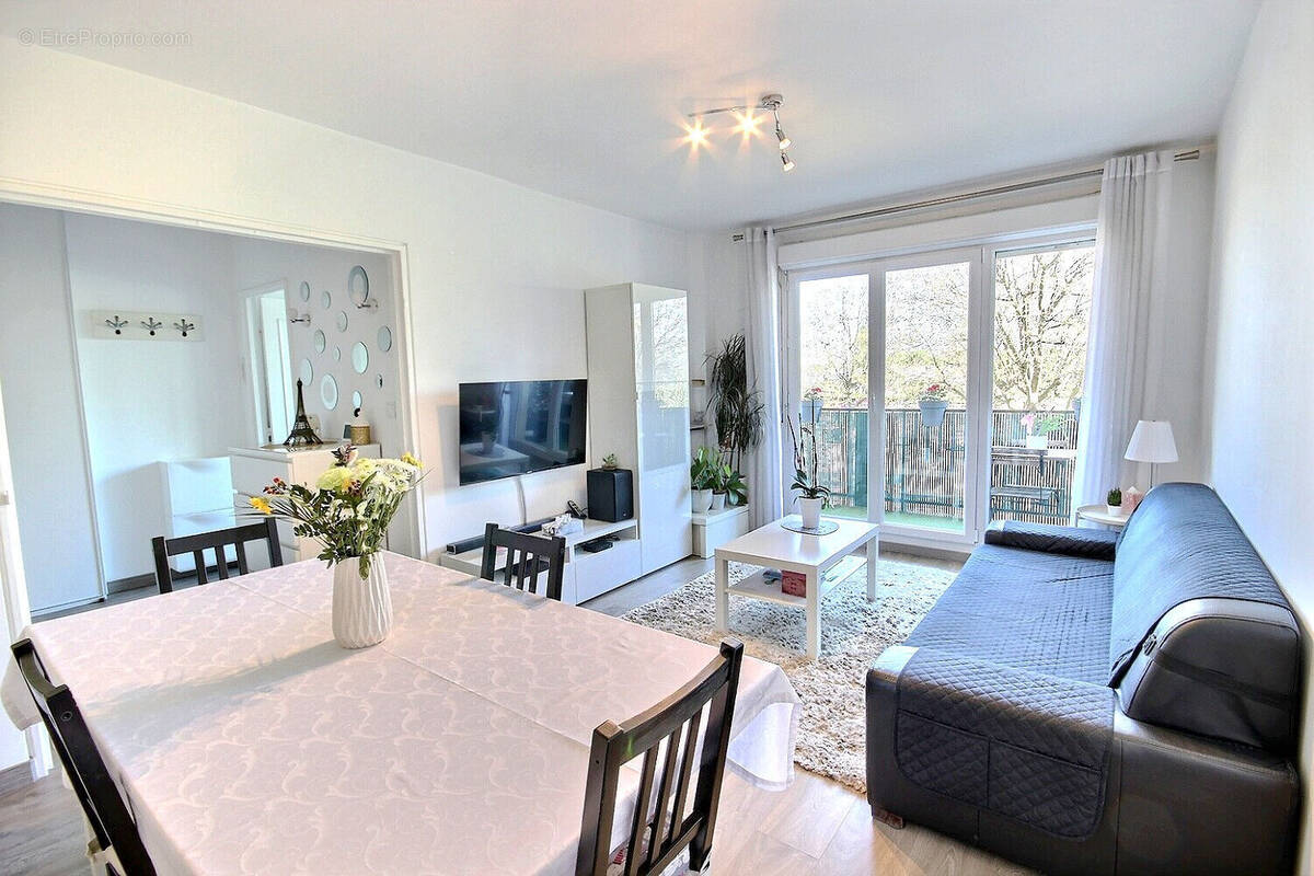 Appartement à FRESNES