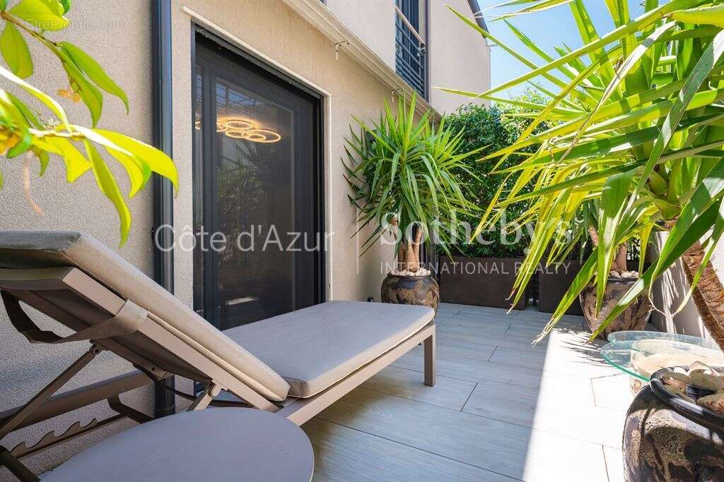 Appartement à EZE