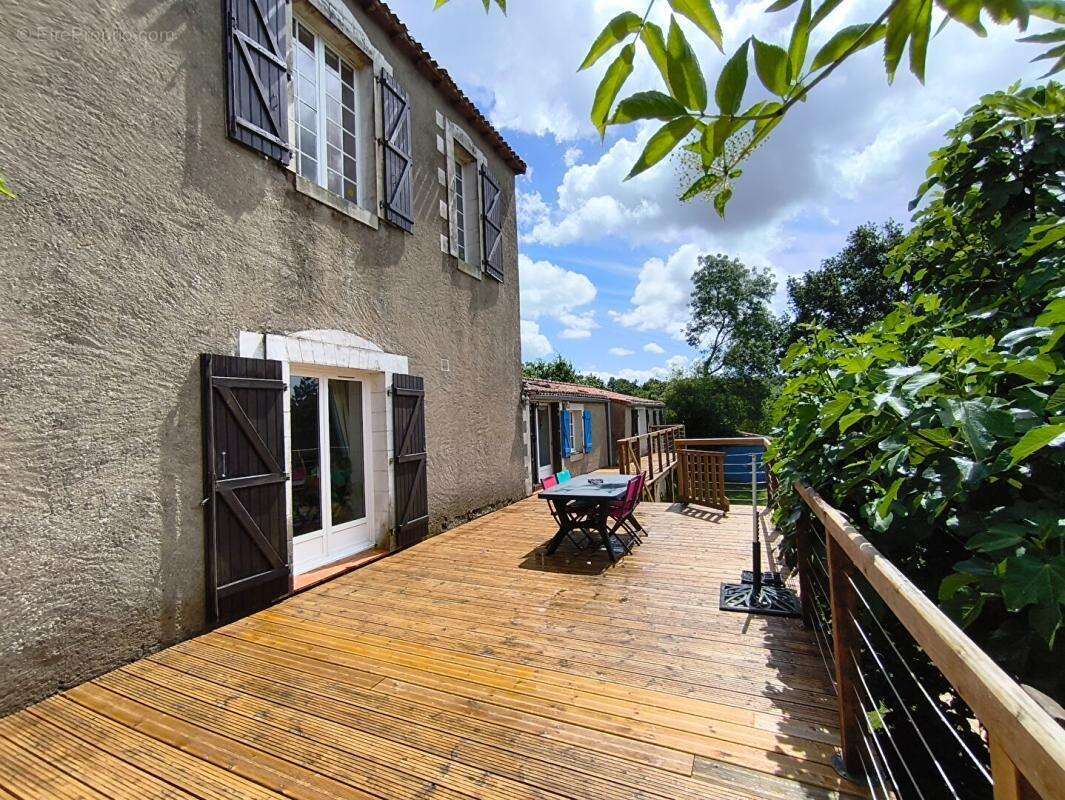 Maison à LA CHAPELLE-BASSE-MER