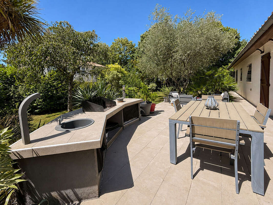 EXCLUSIVITÉ : Maison familiale bon état général au calme absolu à Magonty - photo 12