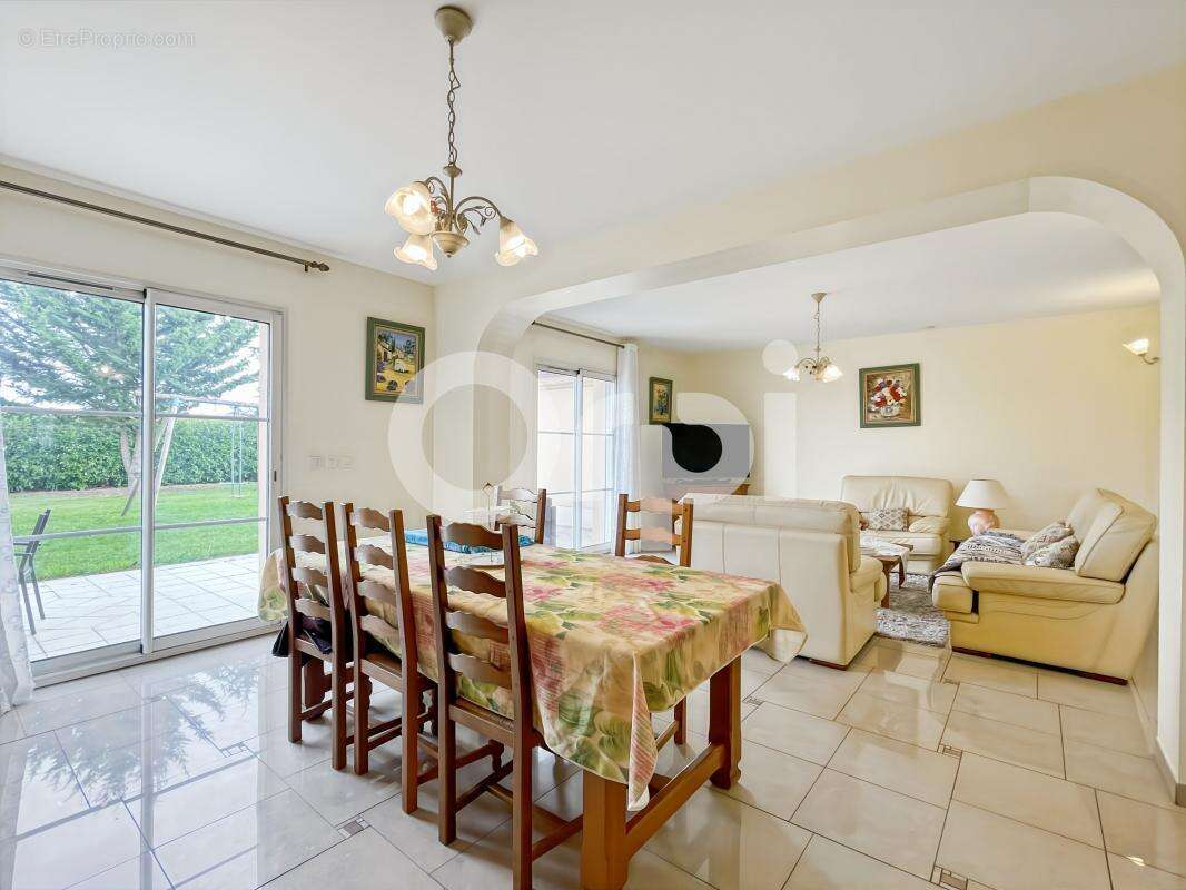 Maison à SAINTE-GEMME-MORONVAL