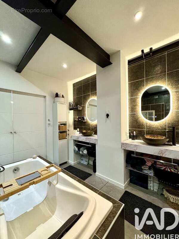 Photo 9 - Commerce à CROIX