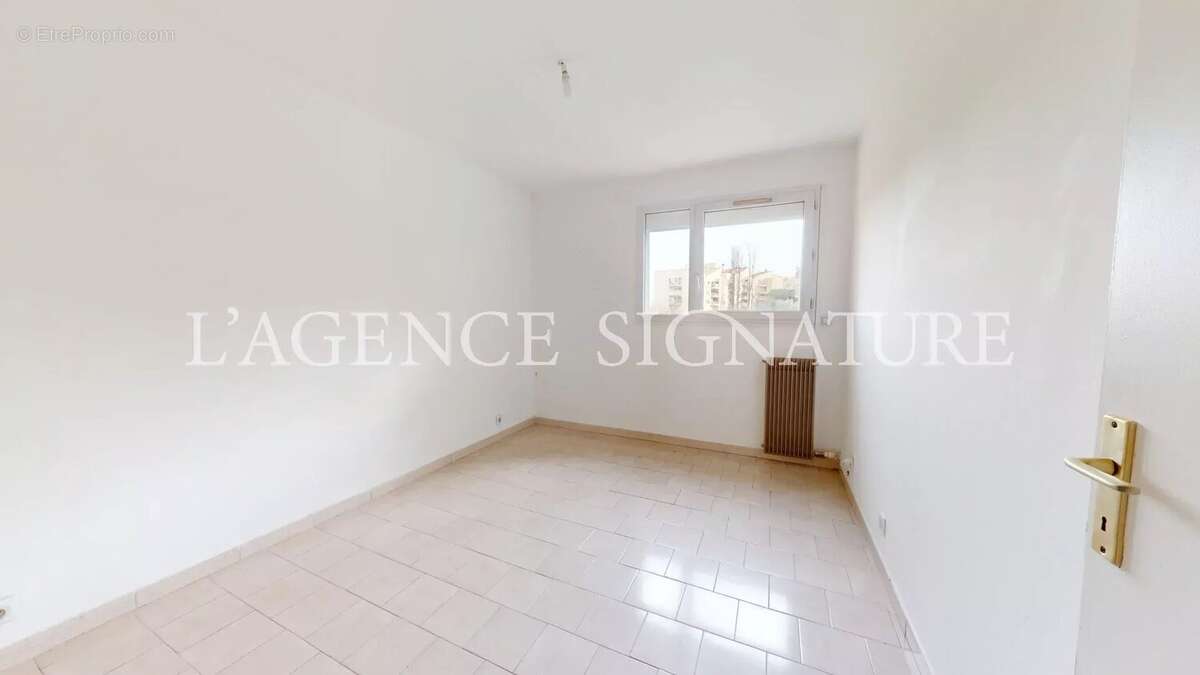 Le Cannet - Les Mimosas - "ADELIA" - 3p traversant de 61m² à moderniser - terrasse - photo 7