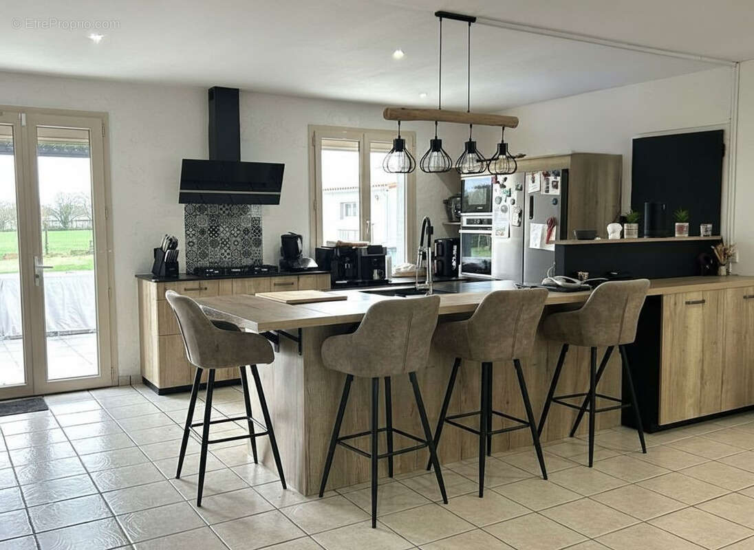 Maison à VENDRENNES