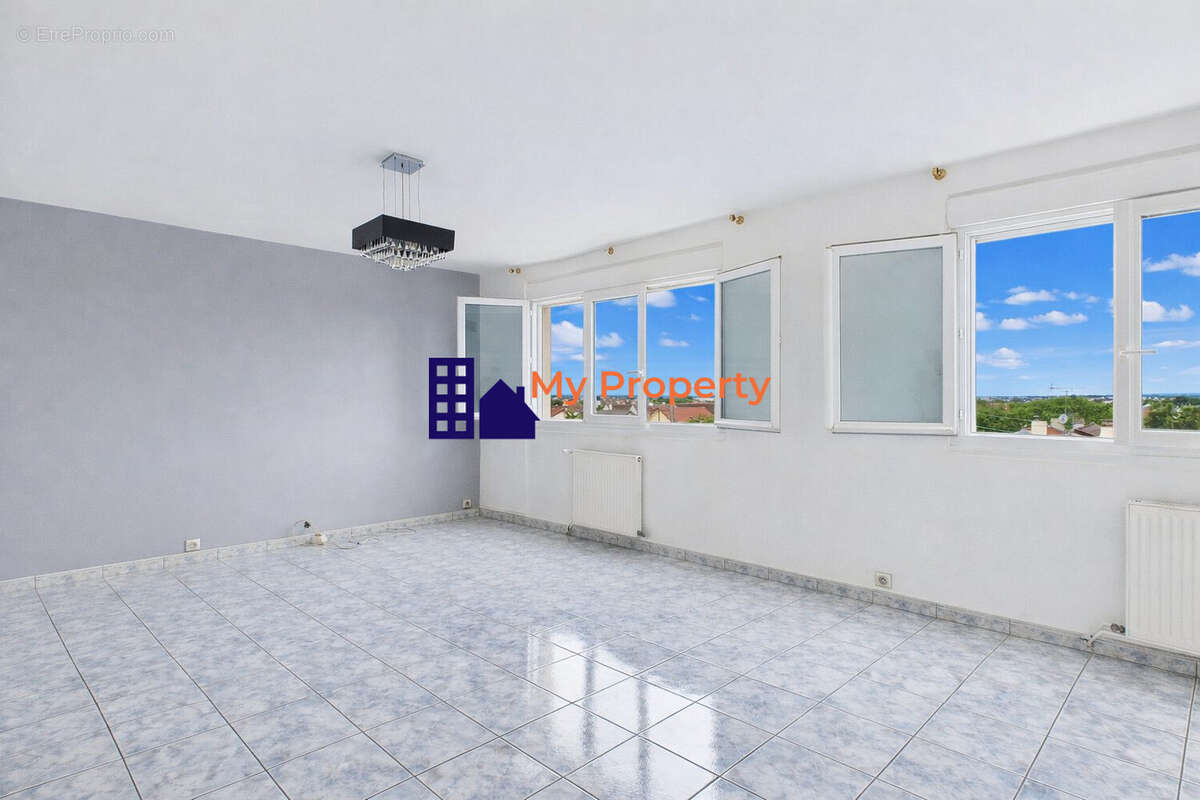 Appartement à HOUILLES