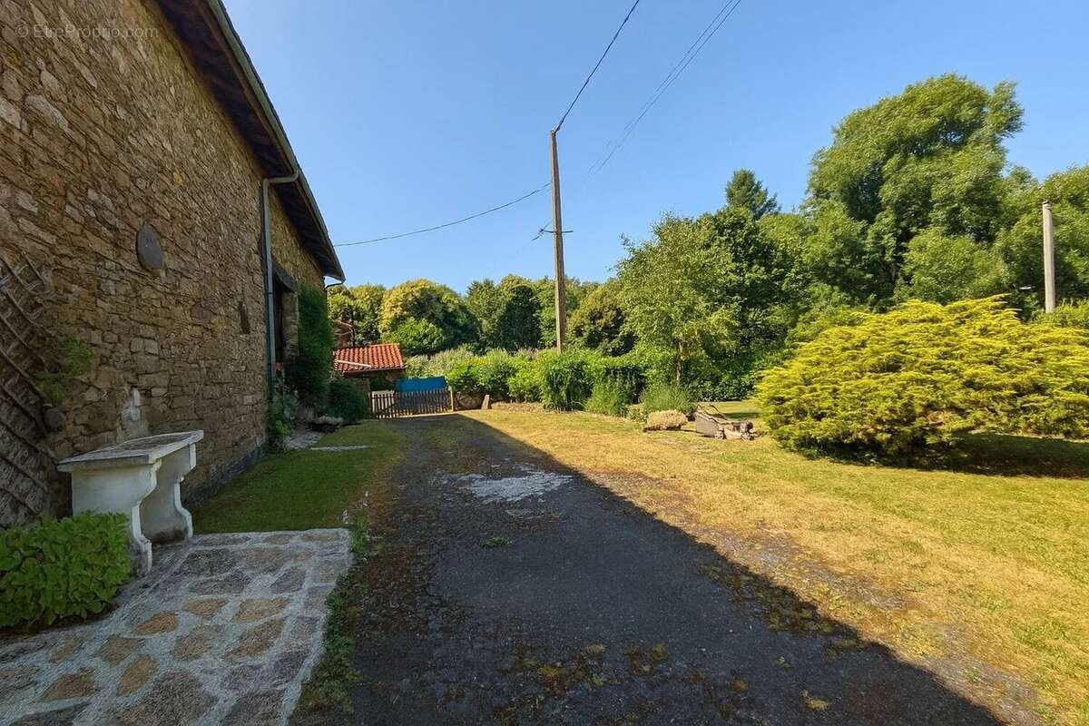 Maison 82 m² à Cussac  - photo 2