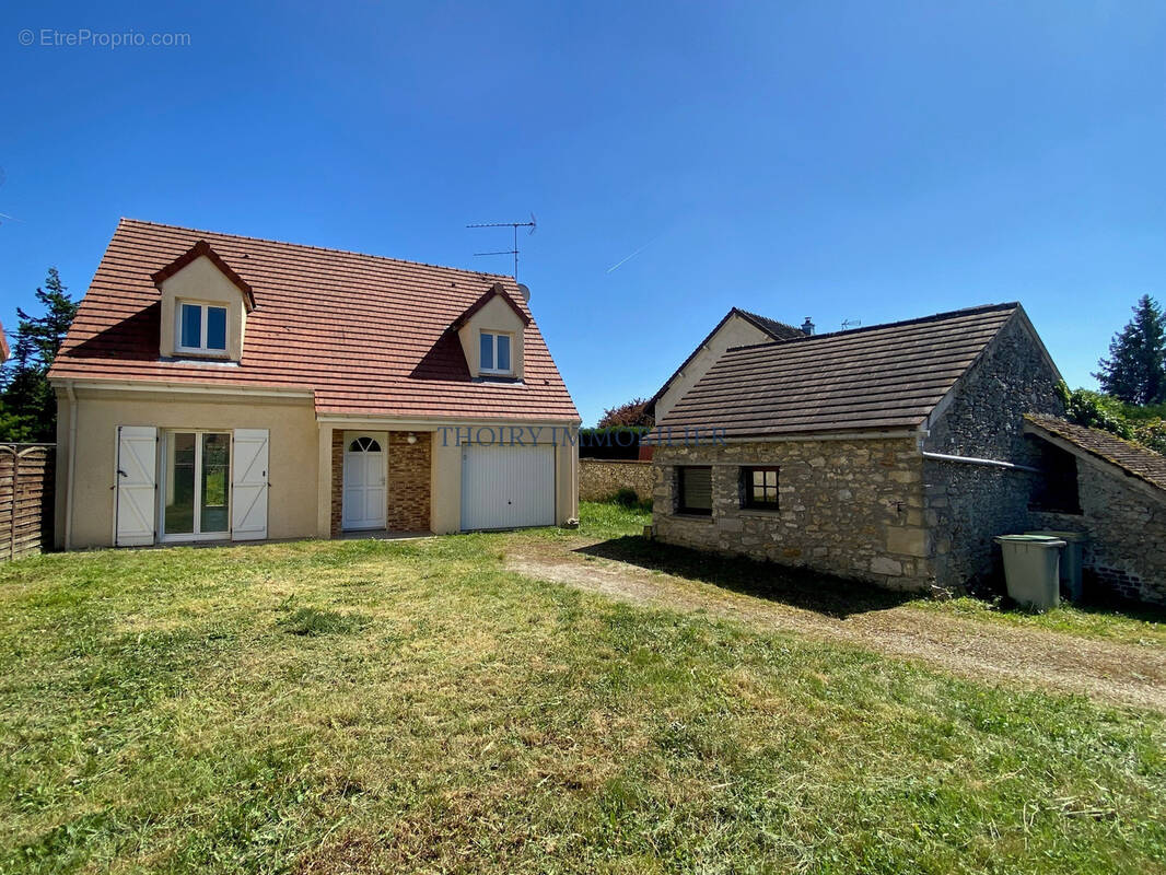 Maison à THOIRY
