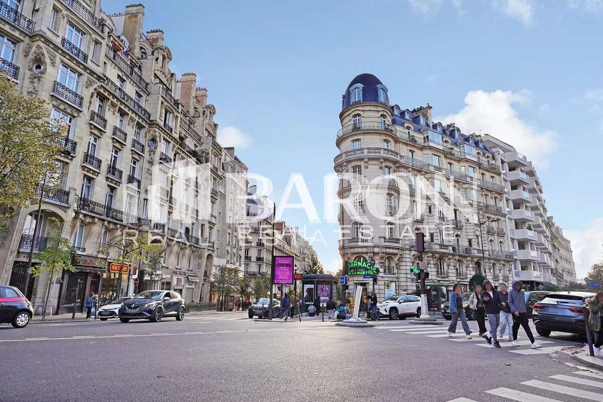 Appartement à PARIS-16E