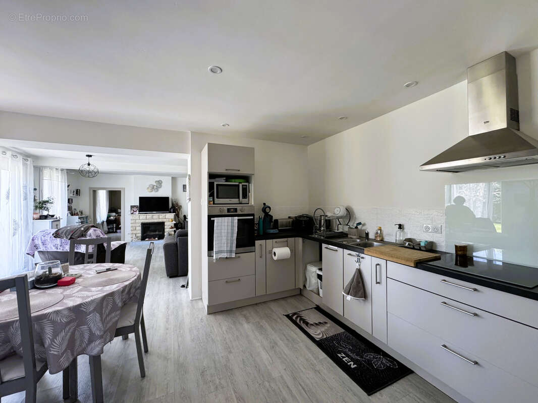 Maison à COURS-DE-PILE