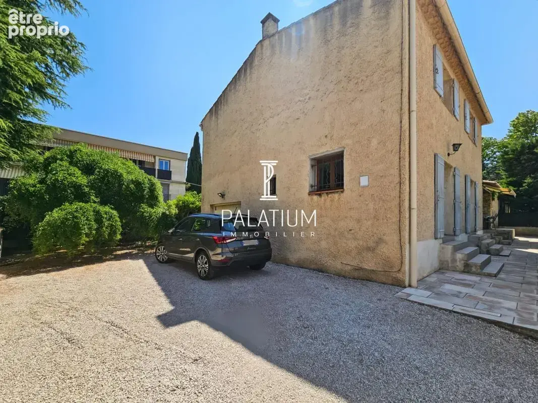 Villa familiale T6 de 167 m² avec sous-sol de 93 m² et garage - photo 2