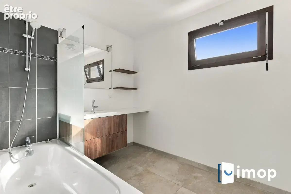 À 5 min du métro Basilique, superbe duplex T4 de 85m² avec terrasse arborée de 26m² - photo 9