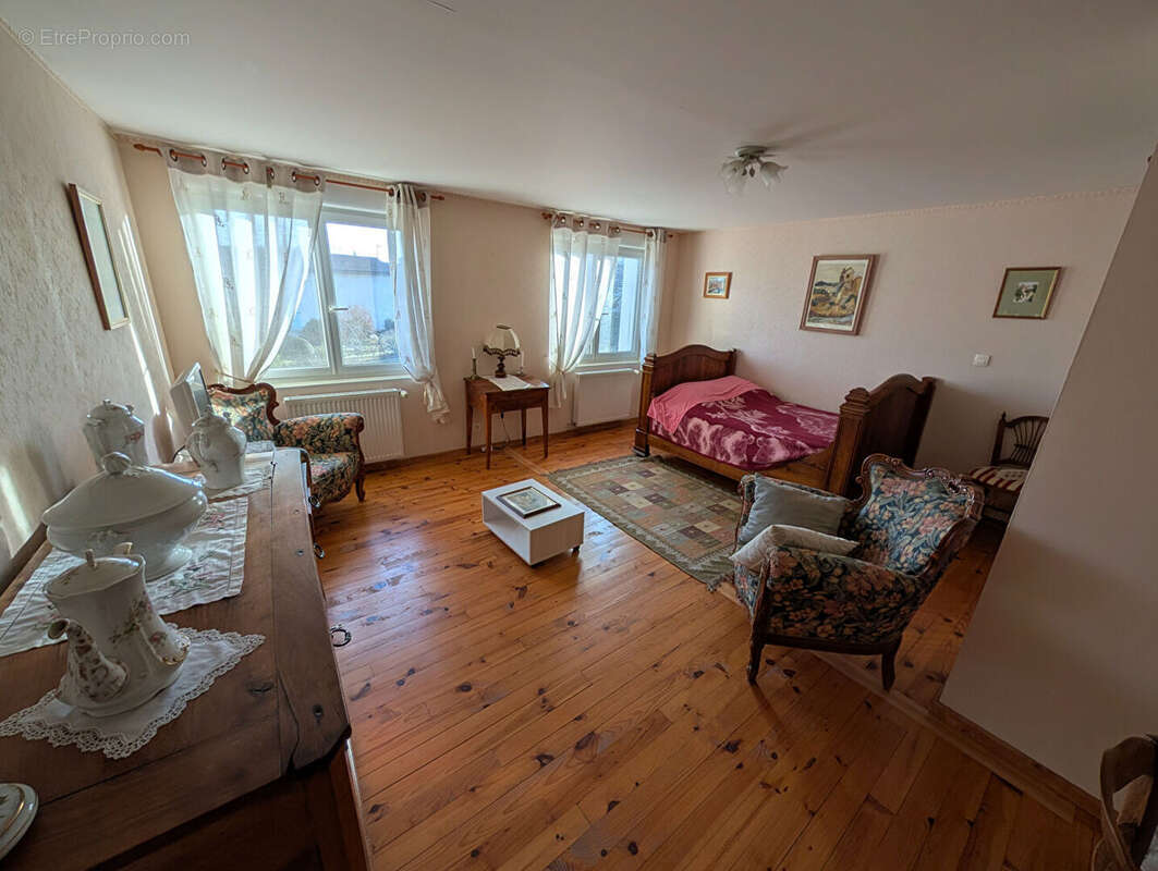 Maison à PONT-EVEQUE