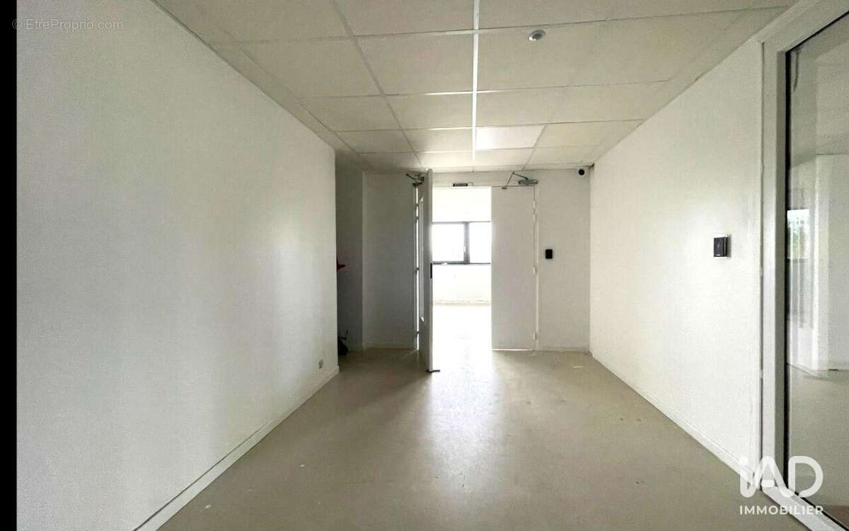 Photo 3 - Commerce à COURCOURONNES