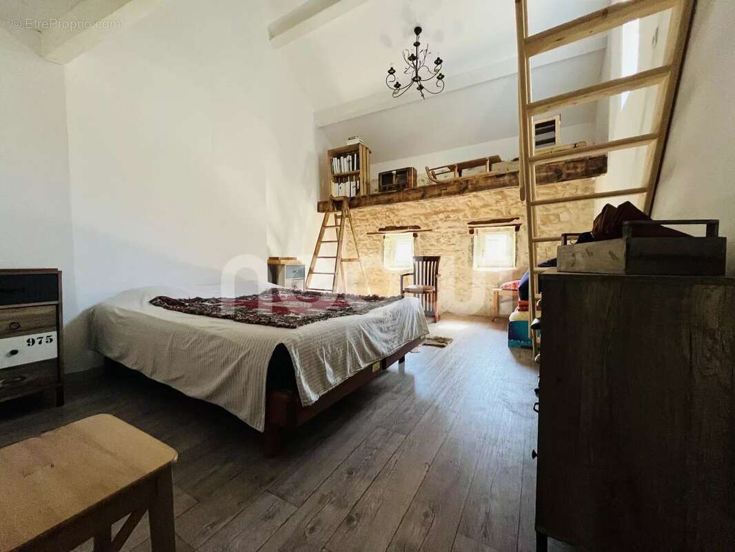 Maison à SAINT-GEORGES-DE-MONS