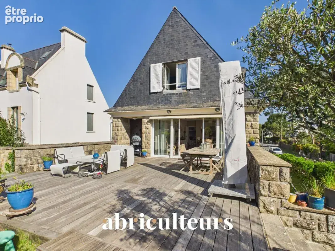 Splendide villa familiale à 80 m de la Grande Plage – 205 m² – 8 chambres – Jardin paysager, terrasse et grand garage – Carnac P - photo 2