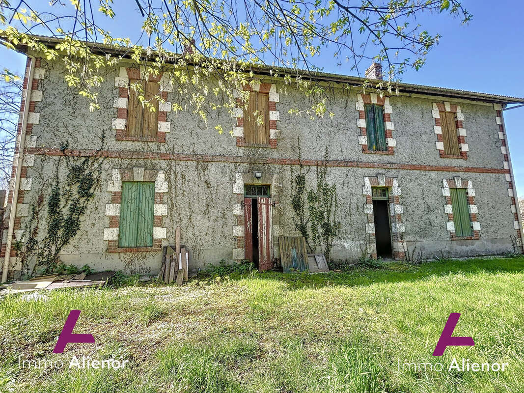Maison à LOUCHATS