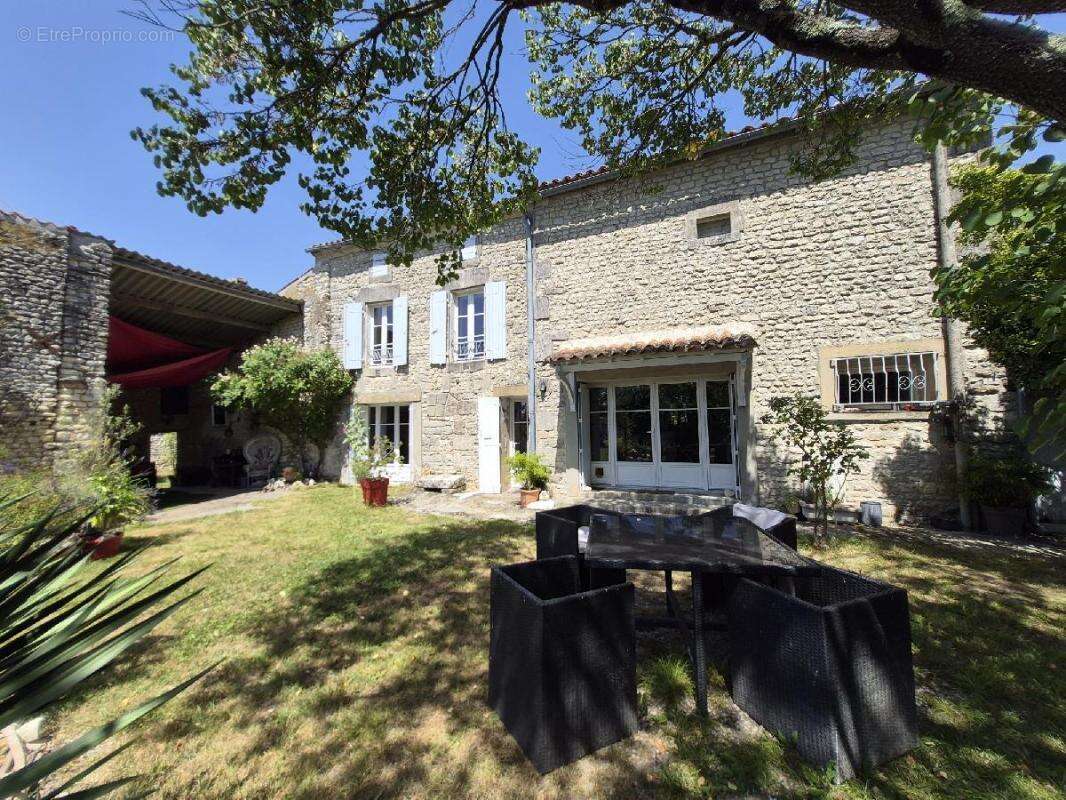 Maison 180 m² à La Vergne  - photo 2