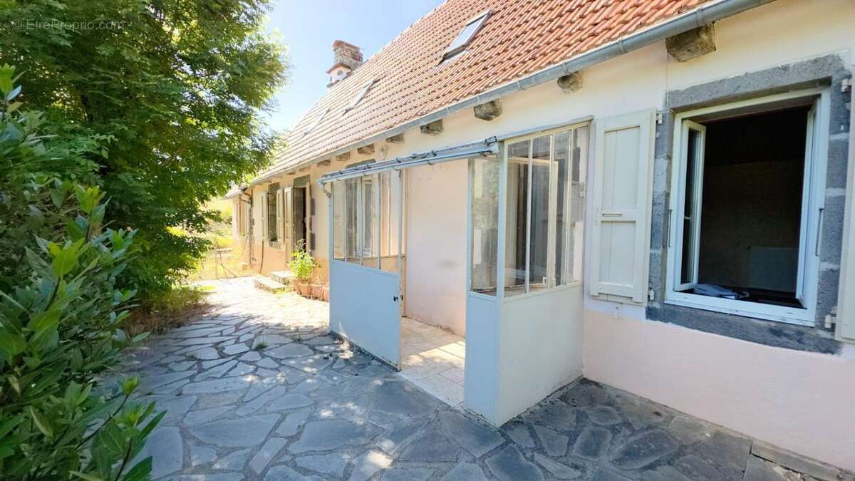 Maison 120 m² à Ally  - photo 2
