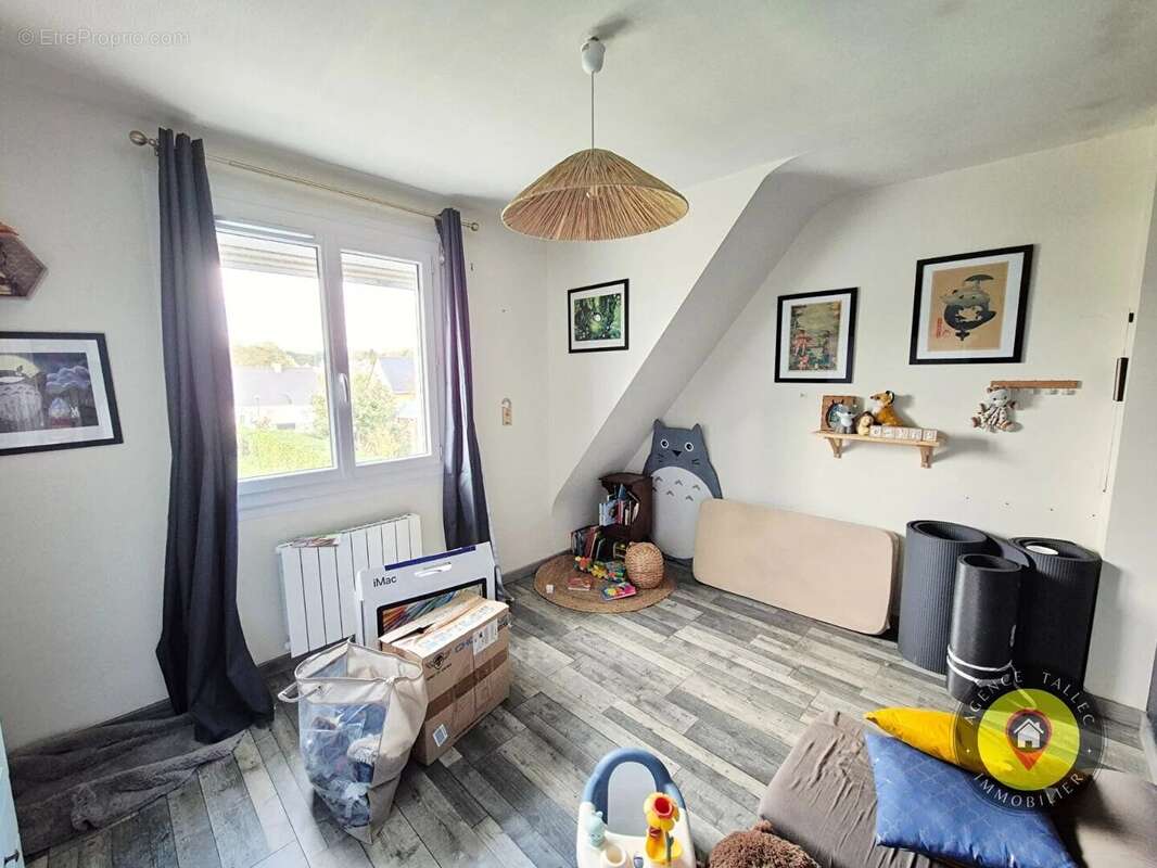 Maison à LANGROLAY-SUR-RANCE