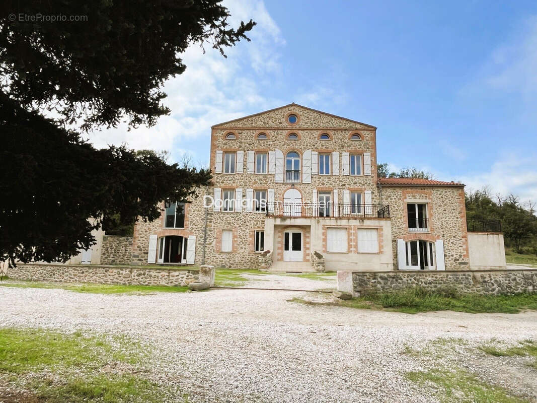 Maison 450 m² à Vinca  - photo 2