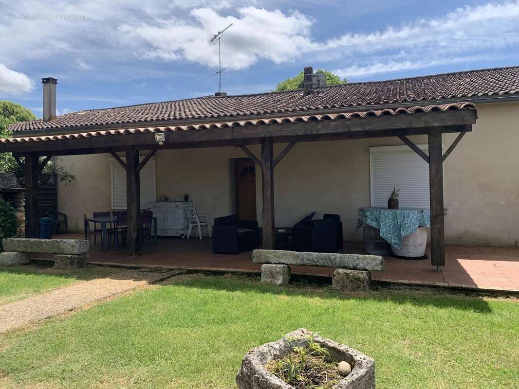 Ensemble en pierre de 3 logements et 2 piscines - photo 18