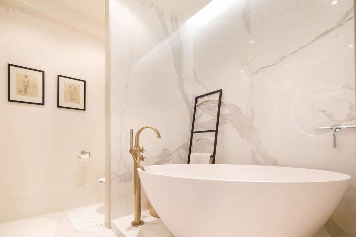 Appartement à PARIS-7E