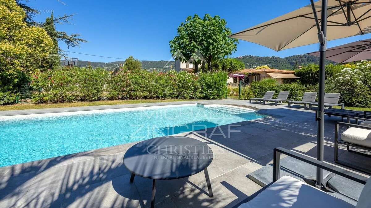 Propriété familiale avec jardin paysager et espaces de loisirs - photo 3