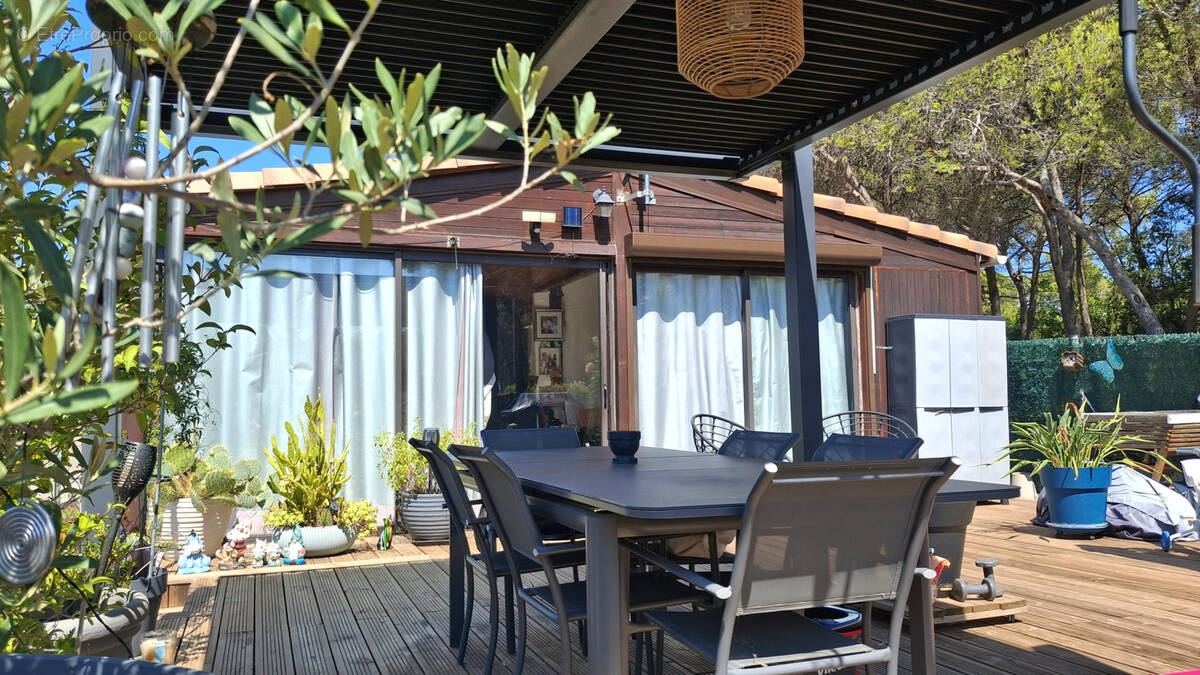 Maison à LE CASTELLET