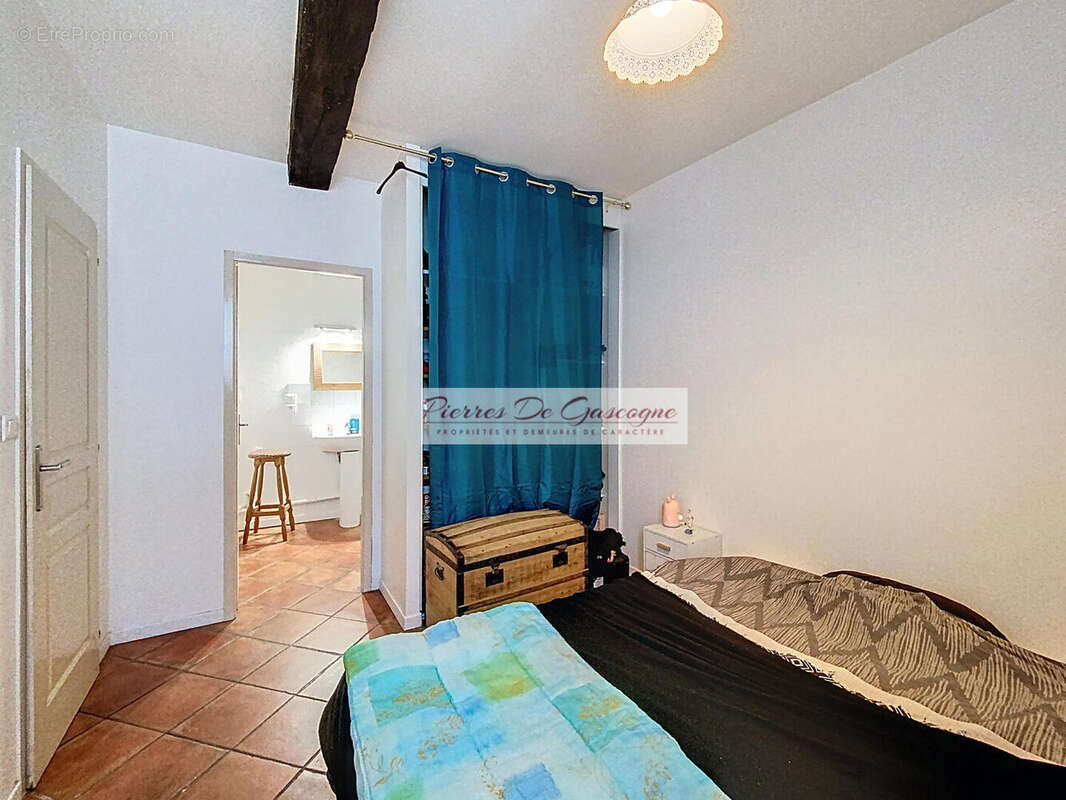 Appartement Rez - Maison à VIC-FEZENSAC