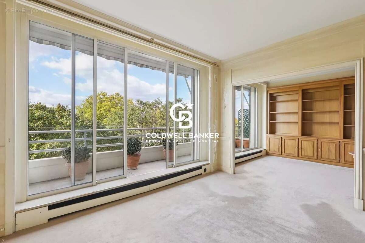 Appartement traversant avec balcons et vues verdoyantes face au Bois de Boulogne - photo 2