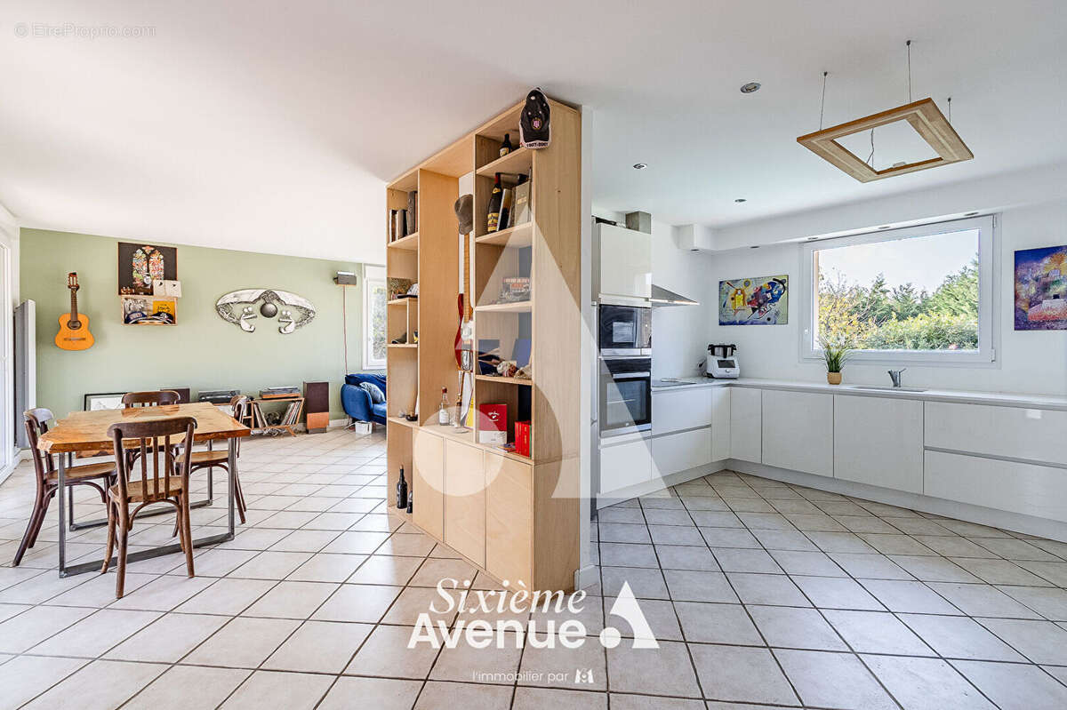 Maison familiale avec jardin, piscine et sous-sol complet - photo 4