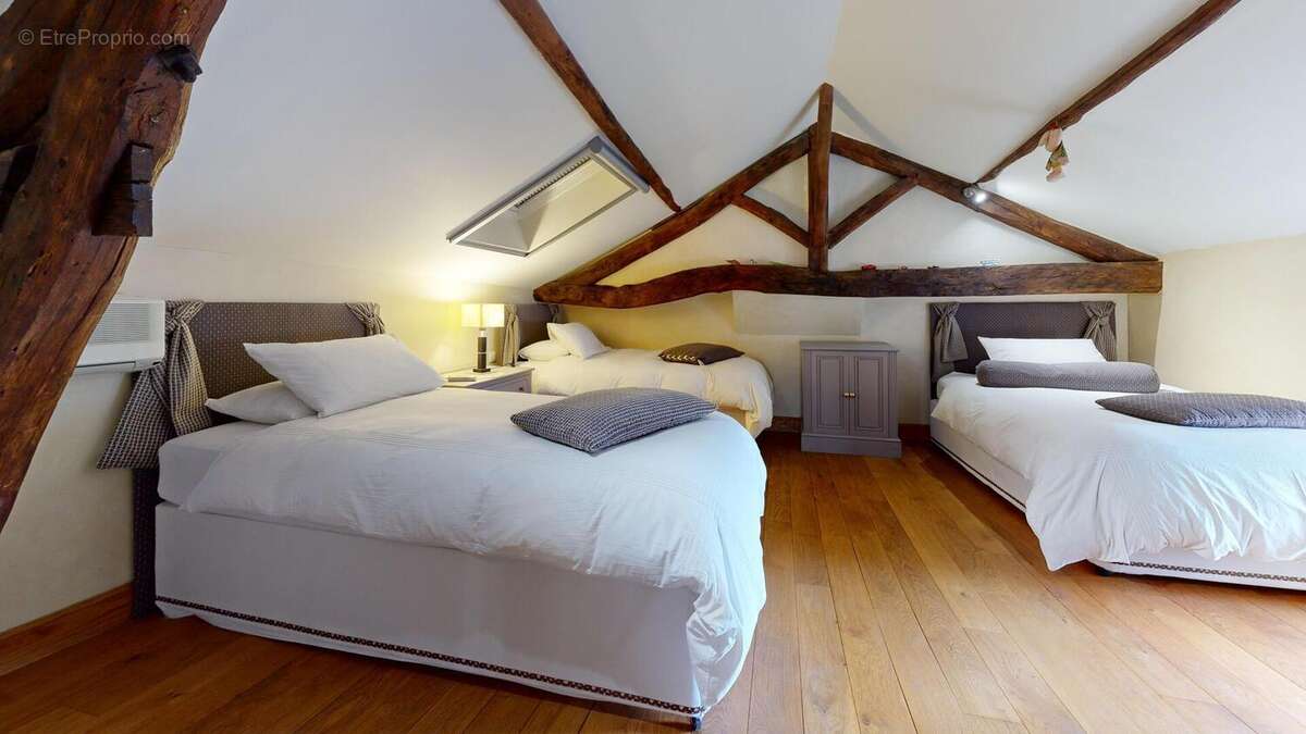 Maisondecaractereentierementrenoveedequatrechambre