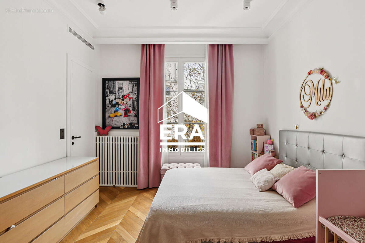 Appartement à PARIS-17E