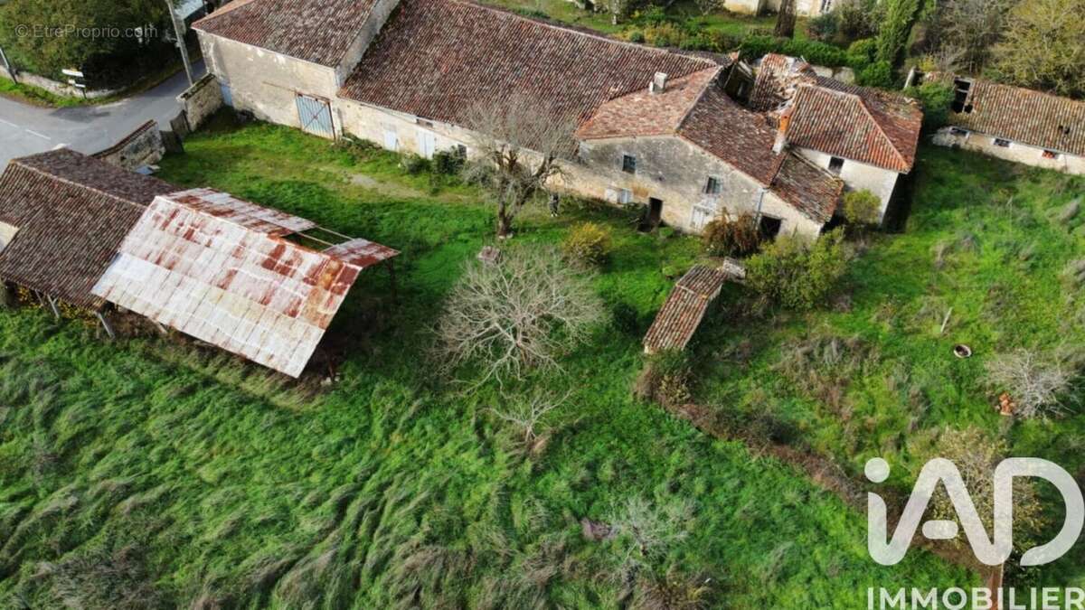 Photo 2 - Maison à SAINT-GERMAIN-DE-MONTBRON