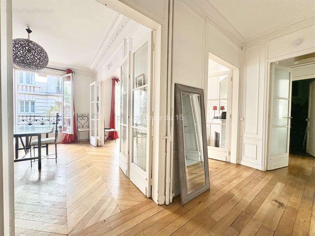 Appartement à PARIS-15E