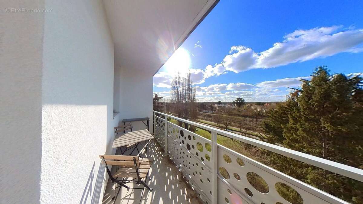 Appartement à COMBS-LA-VILLE