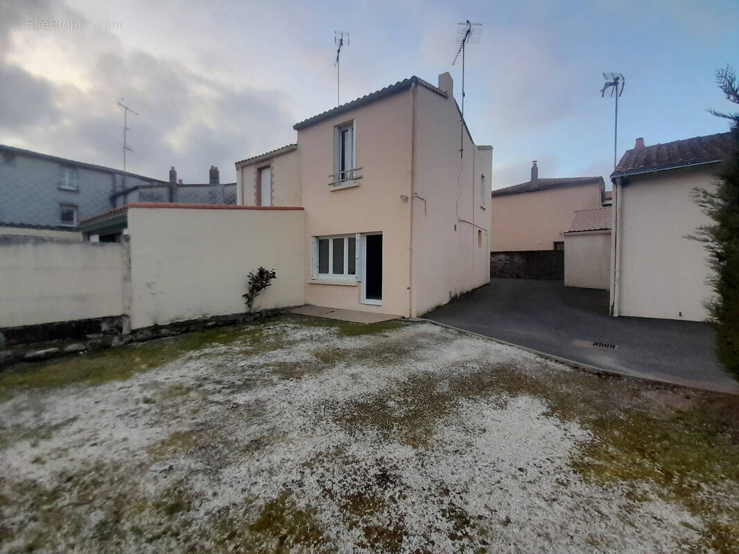 Maison à LES HERBIERS